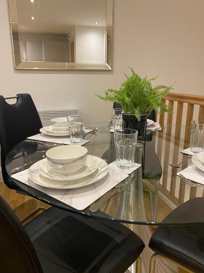 Modern 2 Bed Apartment With Juliet Balcony - Dhb Stays Leeds  Exterior photo