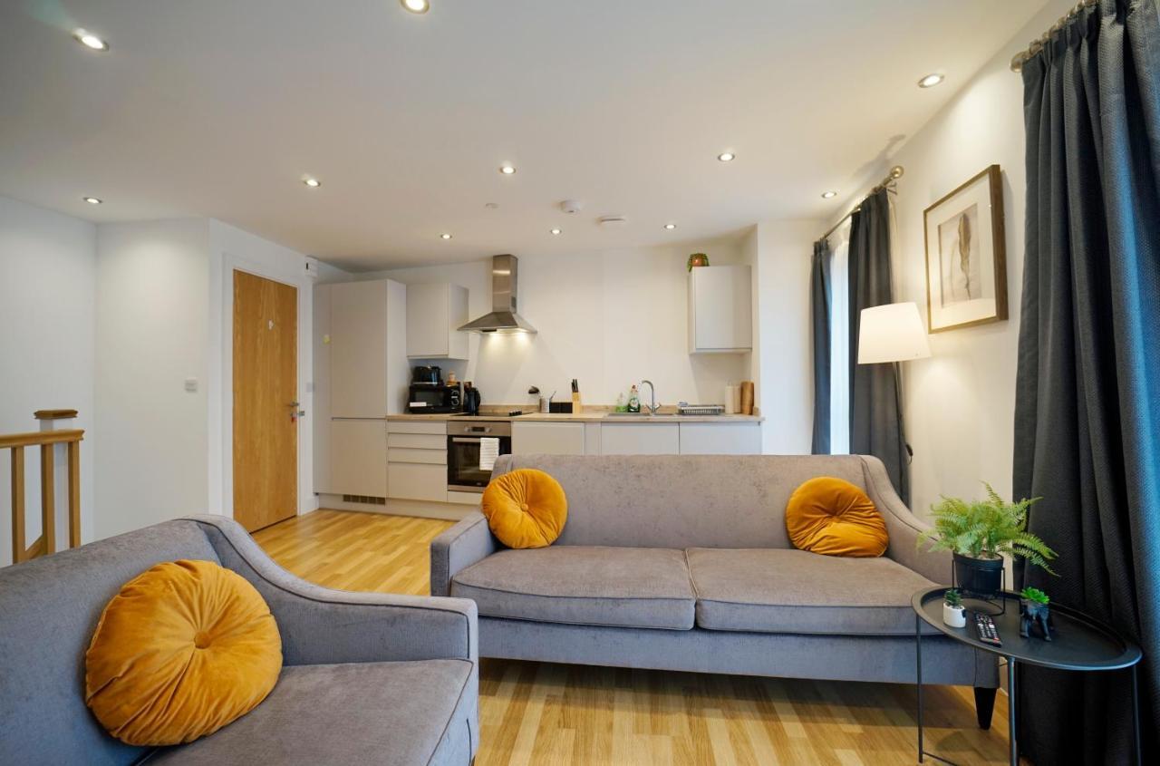 Modern 2 Bed Apartment With Juliet Balcony - Dhb Stays Leeds  Exterior photo
